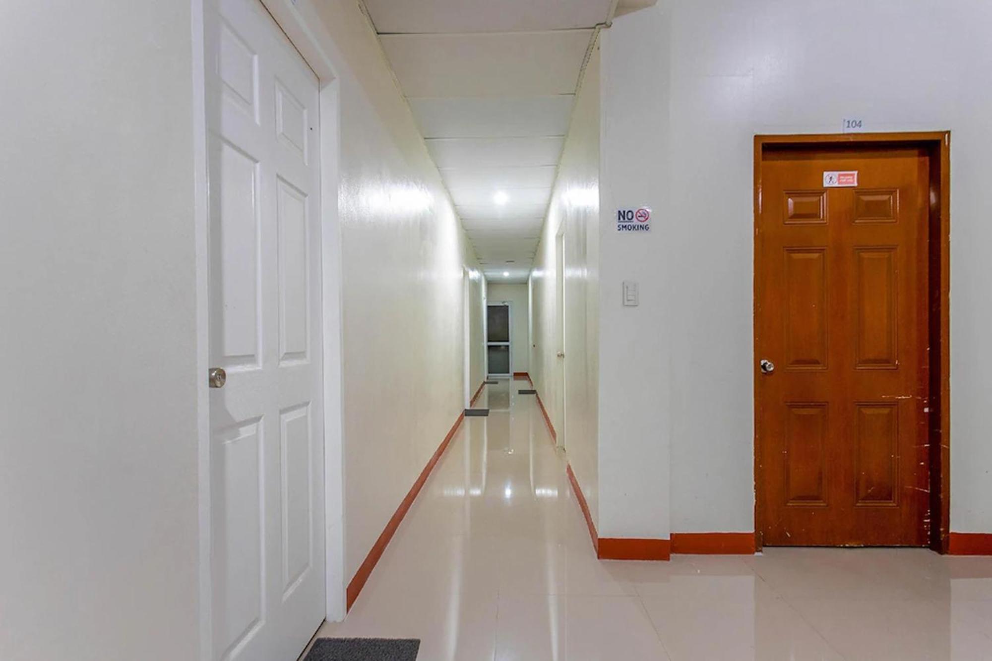 La Belladoza Near Airport Hotel Paranaque City Eksteriør billede