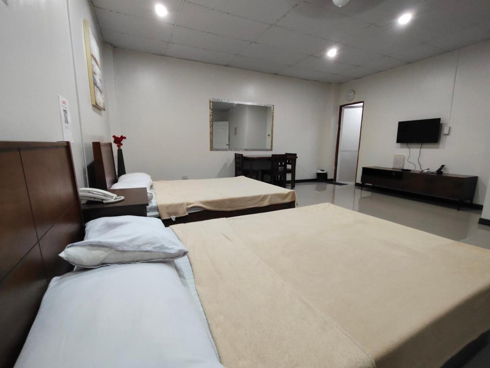 La Belladoza Near Airport Hotel Paranaque City Eksteriør billede